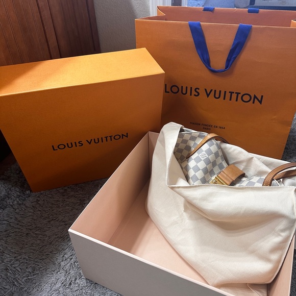 Louis Vuitton Damier Azur Bag - Picture 14 of 16